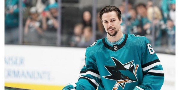 SJ Sharkie je smutný, že opouští rodinu Erika Karlssona SJ Sharkie je smutný, že opouští rodinu Erika Karlssona